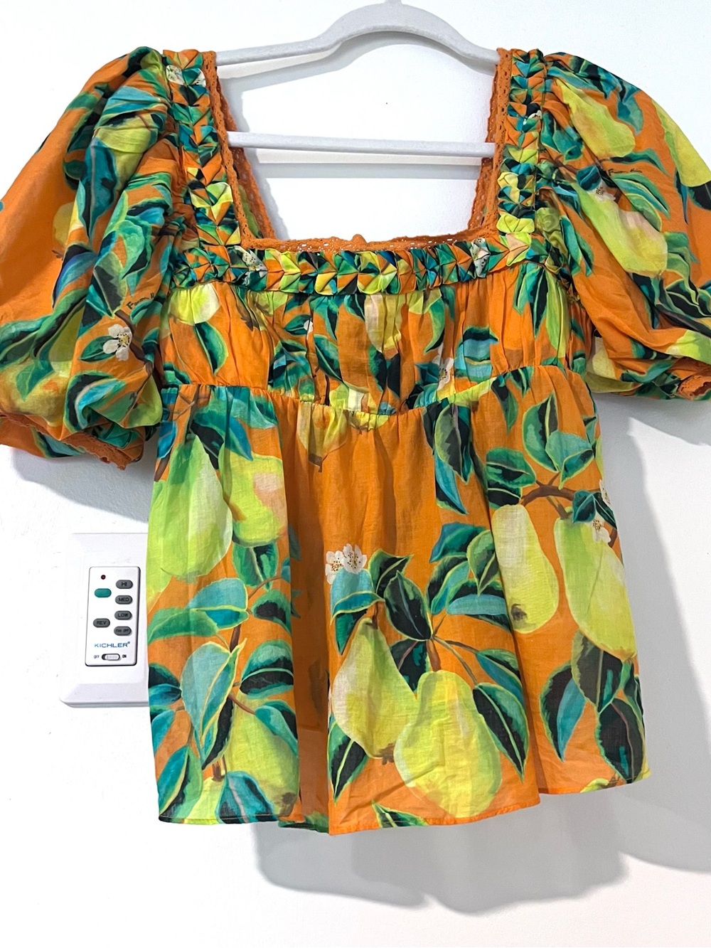FARM Rio Orange Chic Pears Puff Sleeve Blouse NWT XS - Picture 4 of 4